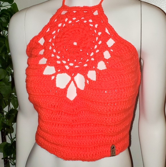 Crochet coral halter top - Picture 2 of 3
